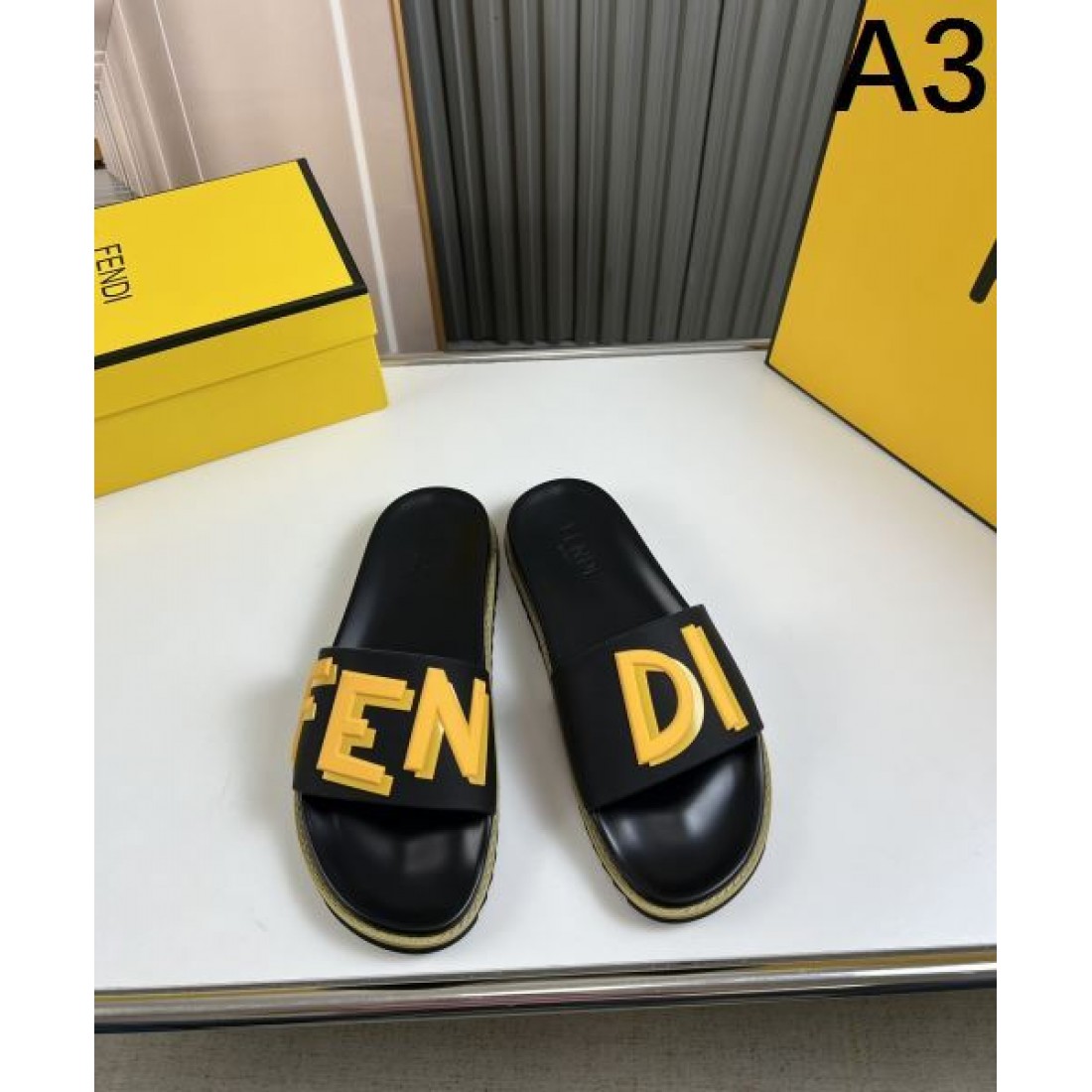  快適でエレガントな FENDI フェンデイ スーパーコピー サンダル