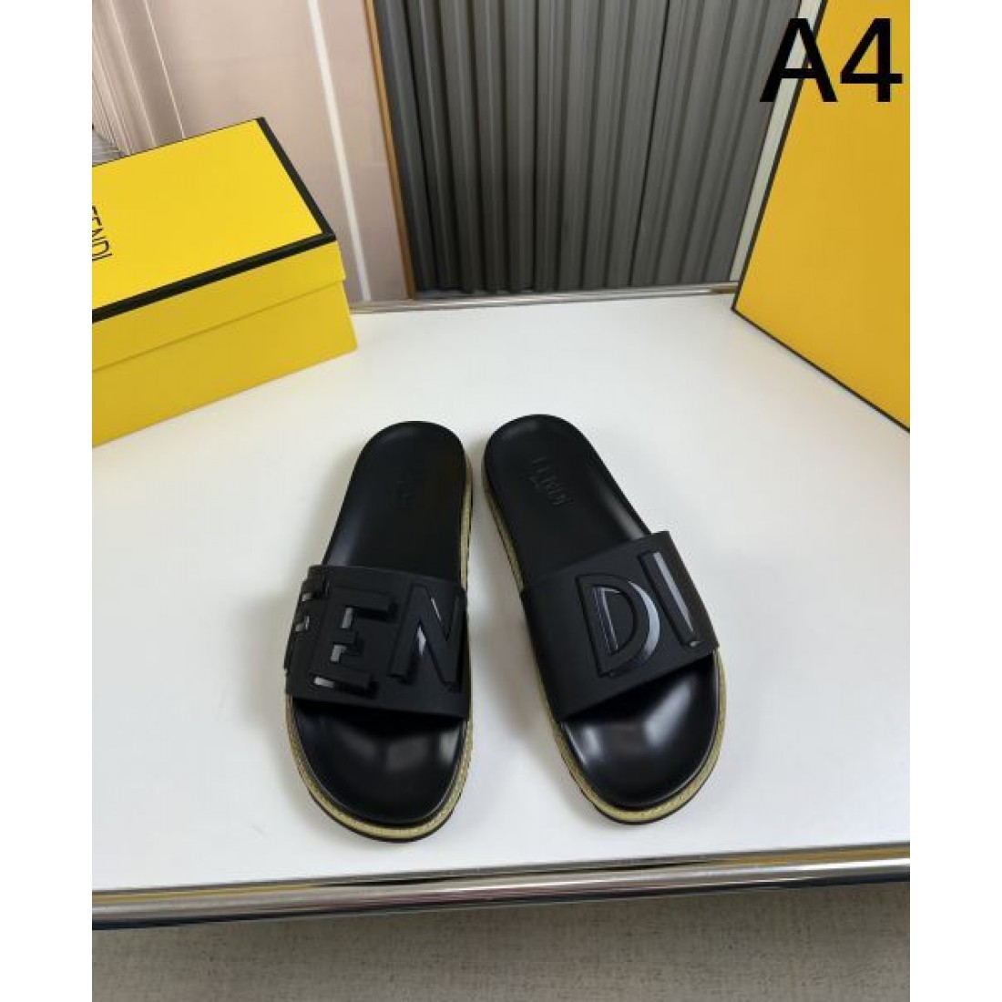 快適でエレガントな FENDI フェンデイ スーパーコピー サンダル