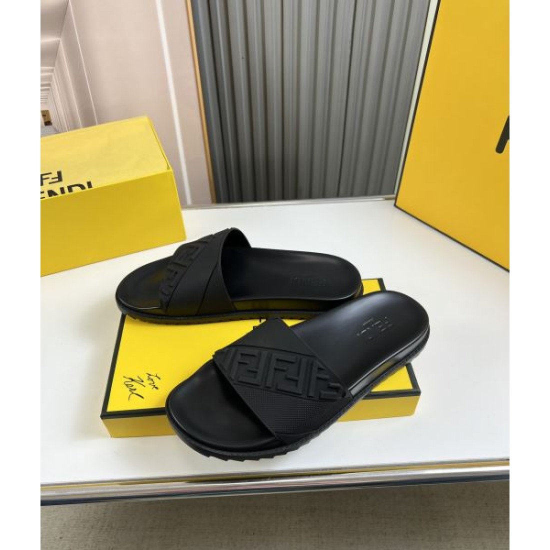  上品で洗練された FENDI フェンデイ スーパーコピー サンダル