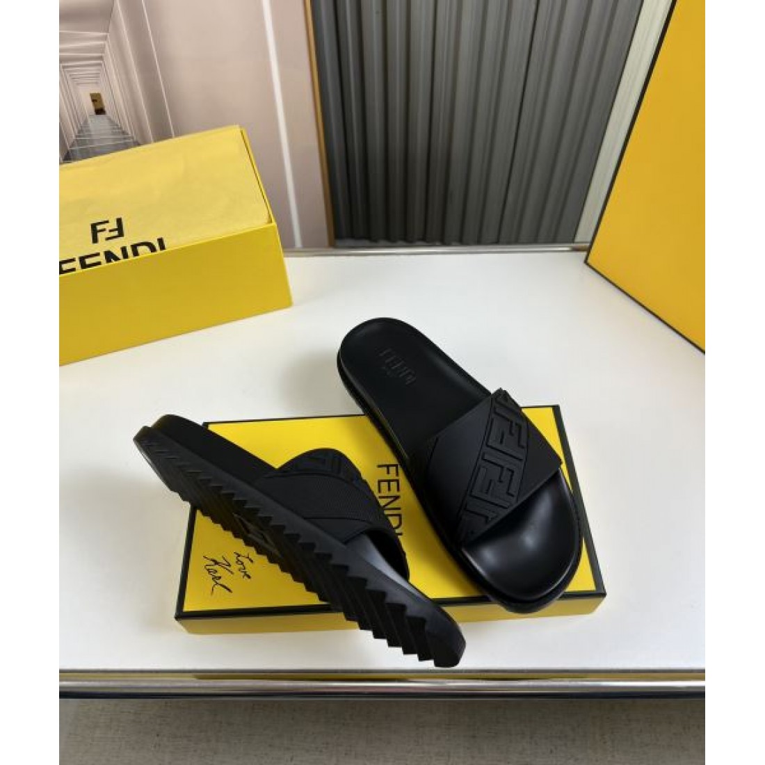  上品で洗練された FENDI フェンデイ スーパーコピー サンダル