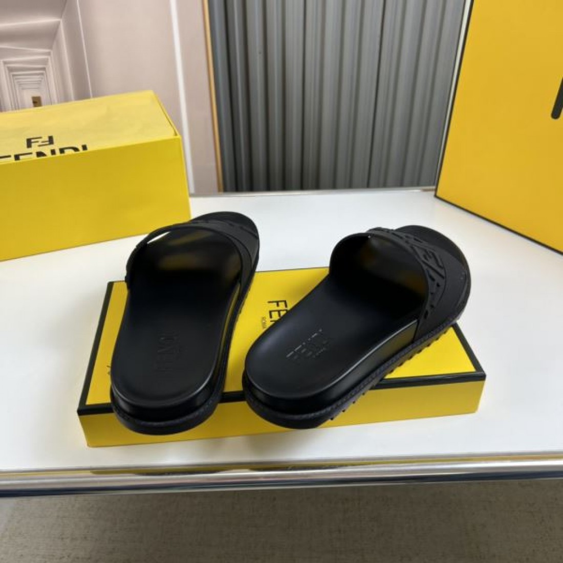  上品で洗練された FENDI フェンデイ スーパーコピー サンダル