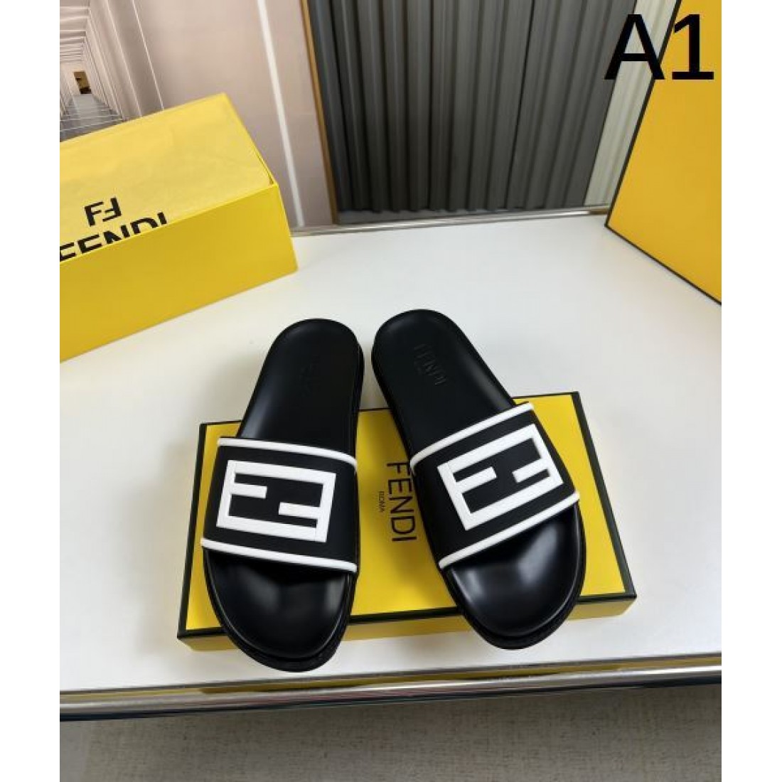 洗練された高級感あふれる FENDI フェンデイ スーパーコピー サンダル