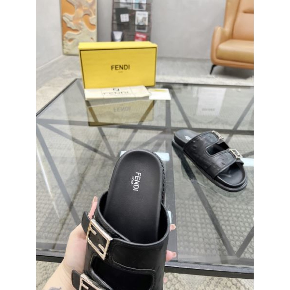 爽やかで高級感あふれる フェンデイ コピー サンダル FENDI 今注目の逸品