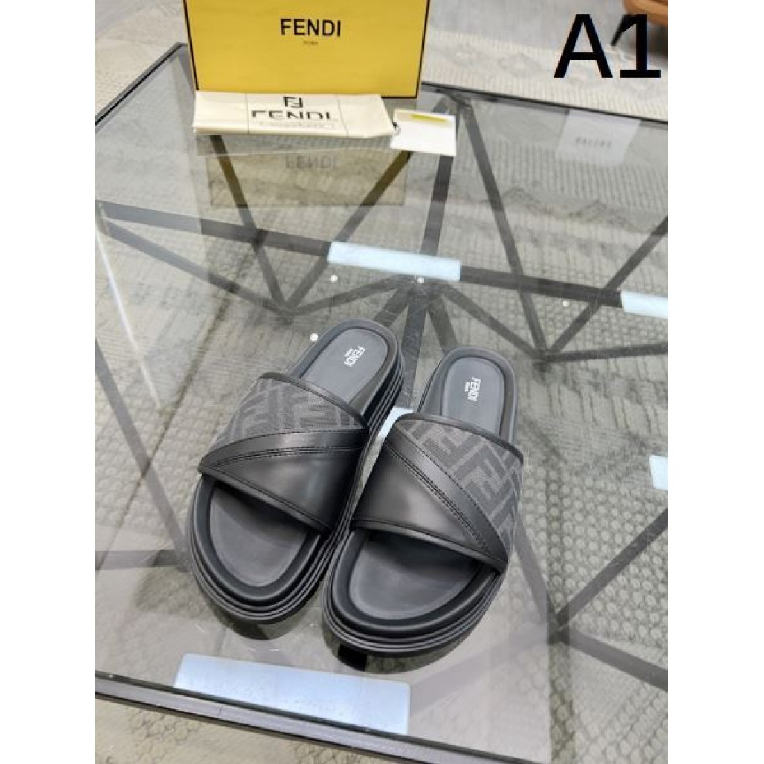 FENDI 夏らしい軽やかさと洗練を兼ね備えた フェンデイ コピー サンダル