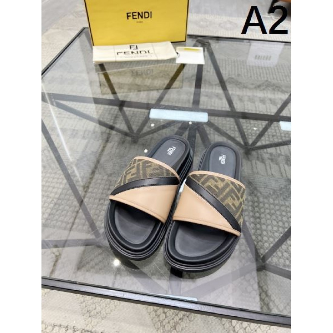 FENDI 夏らしい軽やかさと洗練を兼ね備えた フェンデイ コピー サンダル