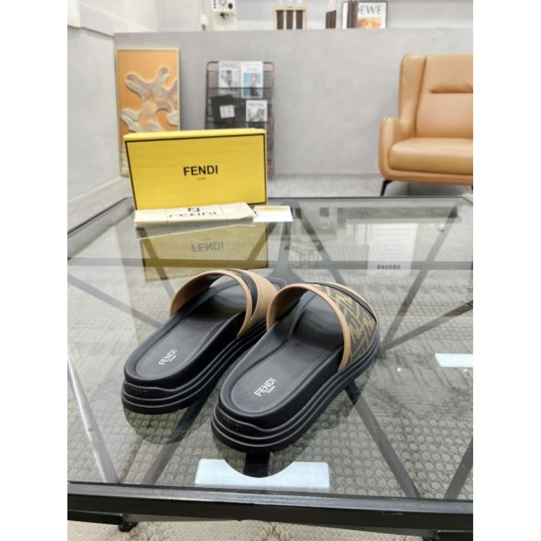 FENDI 夏らしい軽やかさと洗練を兼ね備えた フェンデイ コピー サンダル
