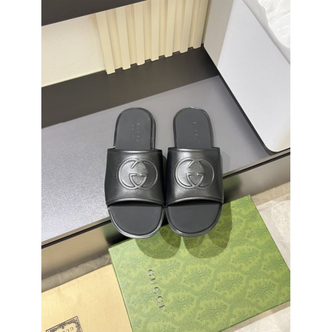 注目のGUCCI グッチ コピー サンダル 上質で印象的な存在感