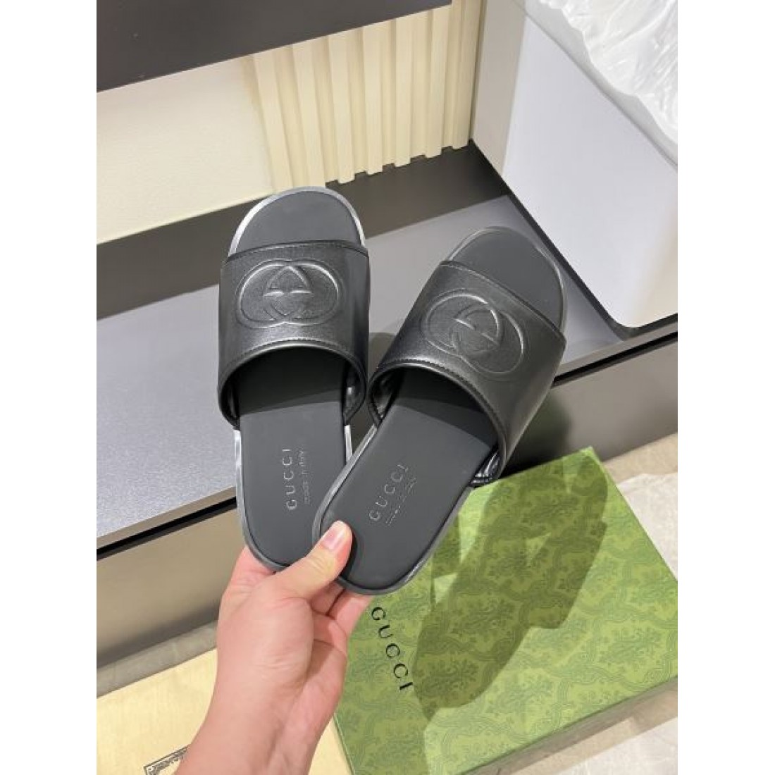 注目のGUCCI グッチ コピー サンダル 上質で印象的な存在感