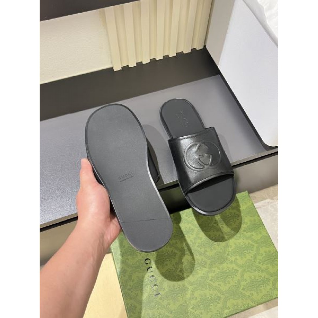 注目のGUCCI グッチ コピー サンダル 上質で印象的な存在感