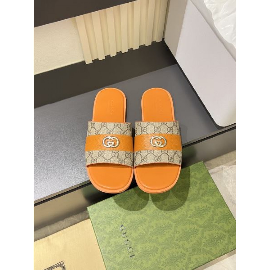グッチ コピー サンダル GUCCIナチュラルで洗練された大人の一足