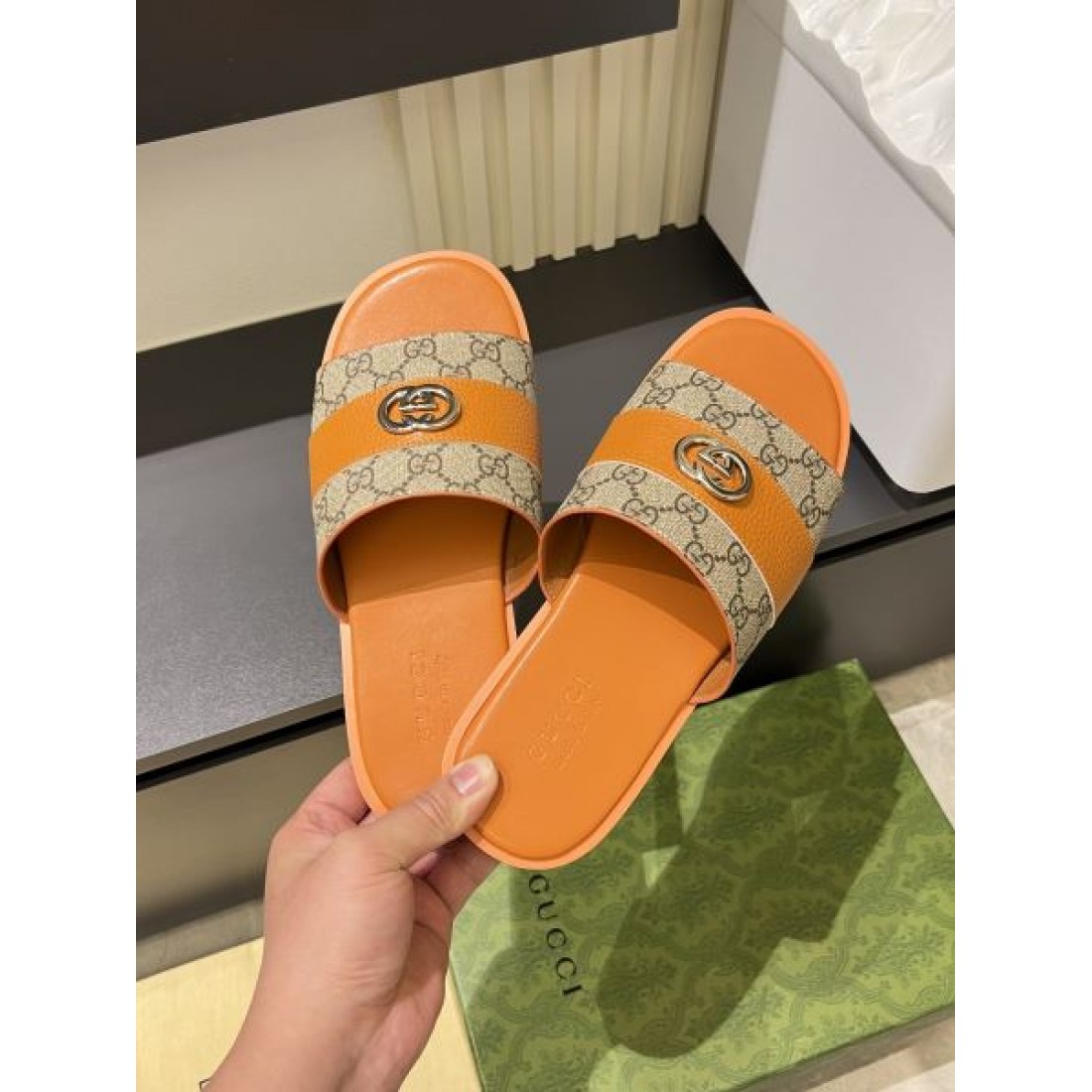 グッチ コピー サンダル GUCCIナチュラルで洗練された大人の一足