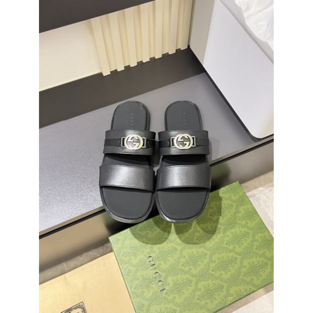 旬コーデに最適 GUCCI グッチ コピー メンズ用 サンダル オールシーズン活躍