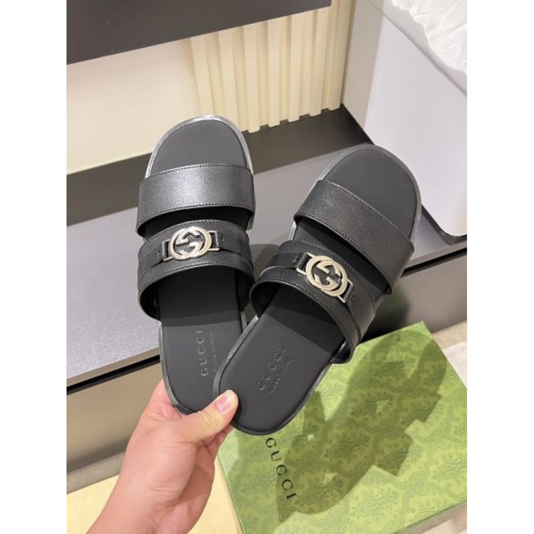 旬コーデに最適 GUCCI グッチ コピー メンズ用 サンダル オールシーズン活躍