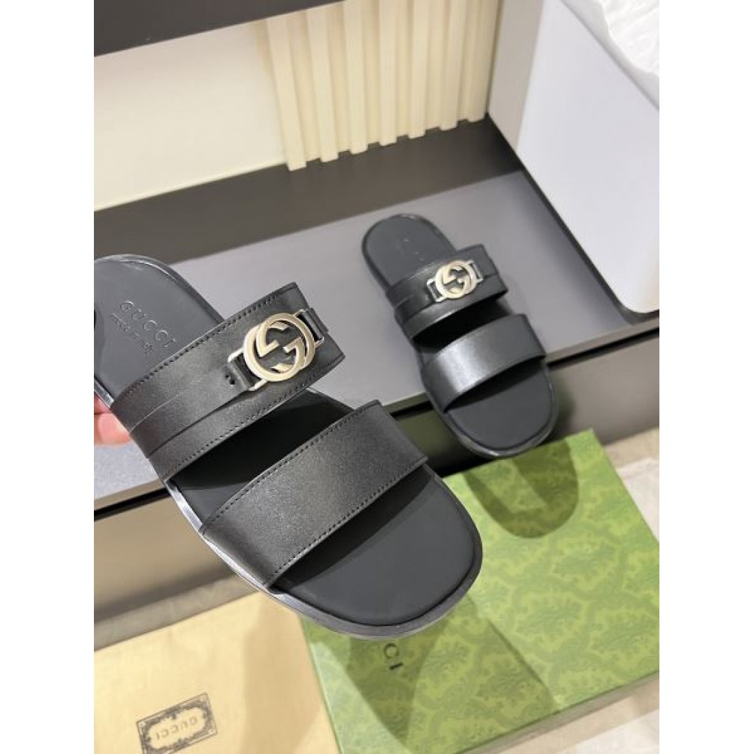 旬コーデに最適 GUCCI グッチ コピー メンズ用 サンダル オールシーズン活躍