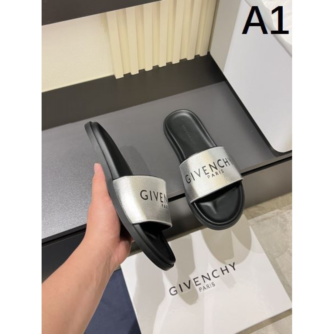 今季イチオシ GIVENCHY ジバンシィ コピー メンズ用 サンダル 季節感たっぷり