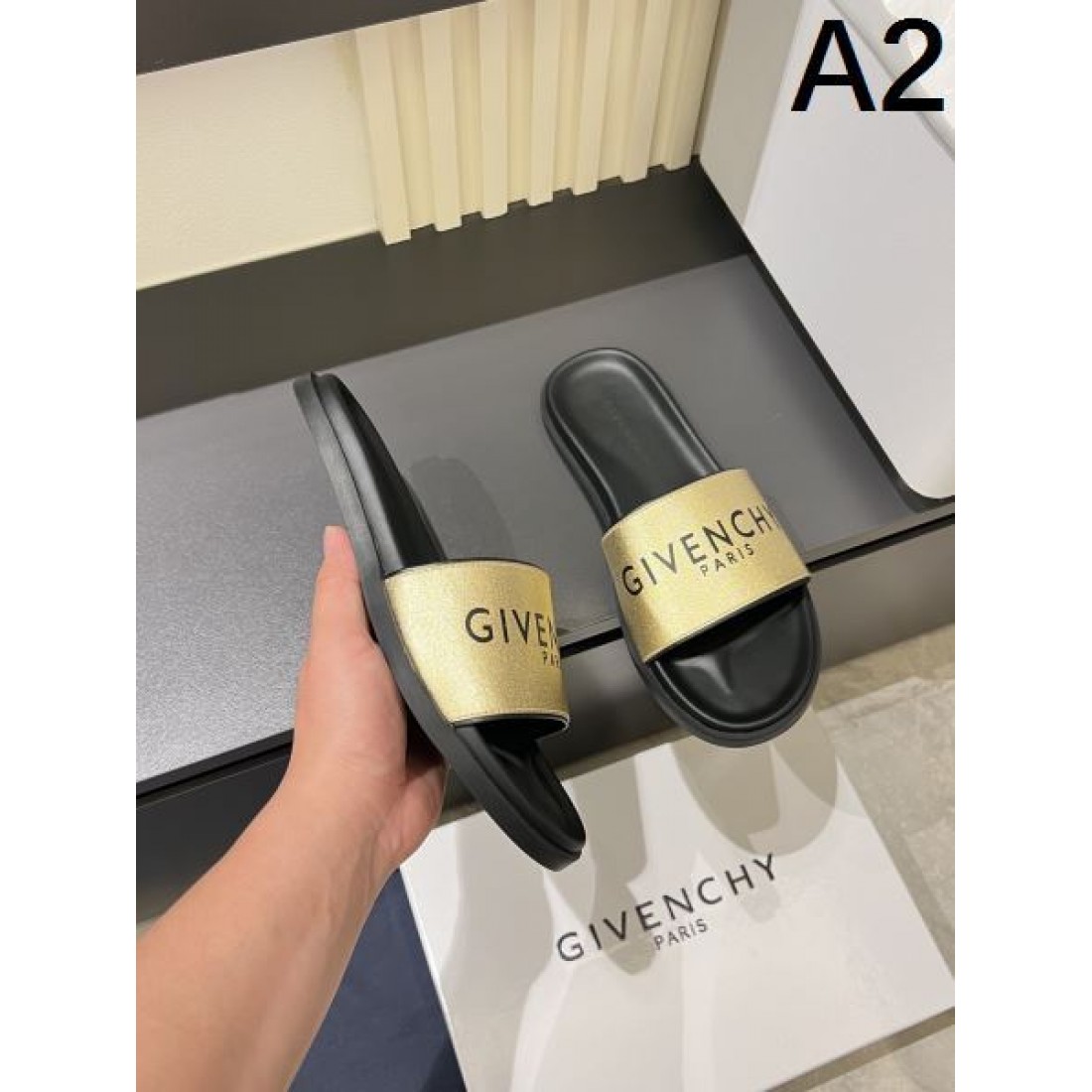 今季イチオシ GIVENCHY ジバンシィ コピー メンズ用 サンダル 季節感たっぷり