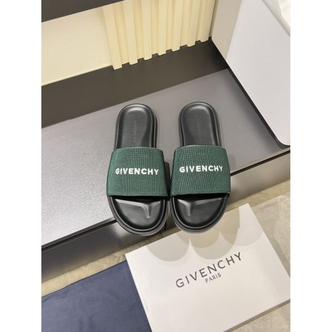 これは買い GIVENCHY ジバンシィ コピー メンズ用 サンダル お洒落さん必携
