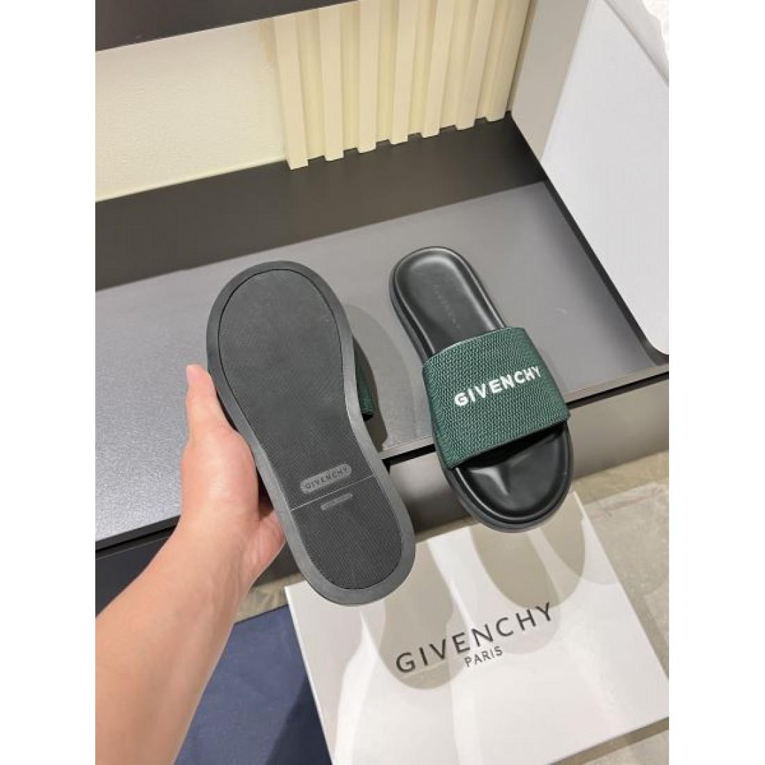 これは買い GIVENCHY ジバンシィ コピー メンズ用 サンダル お洒落さん必携