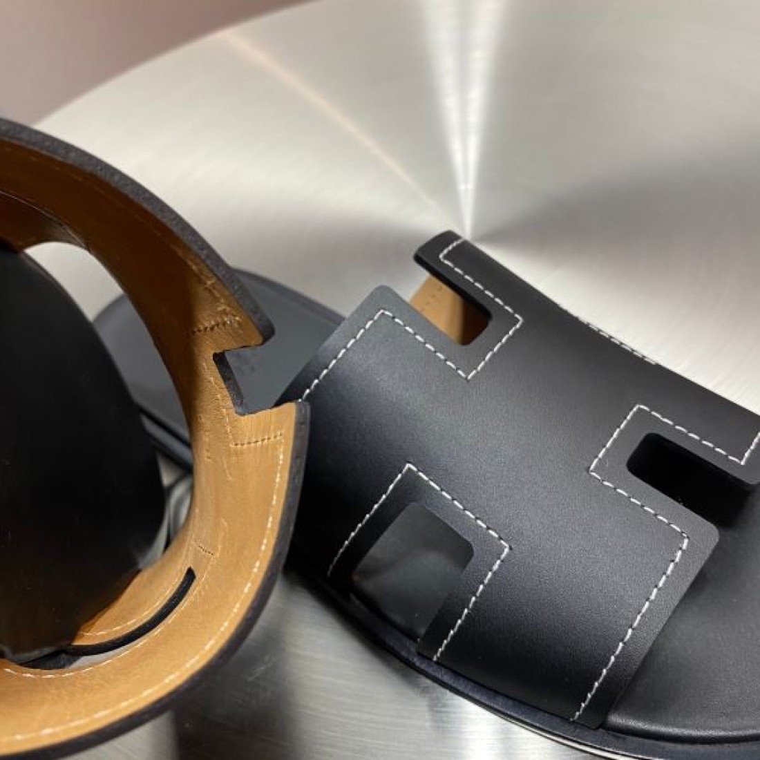 洗練された大人の雰囲気漂う エルメス コピー サンダル HERMES 人気爆発中