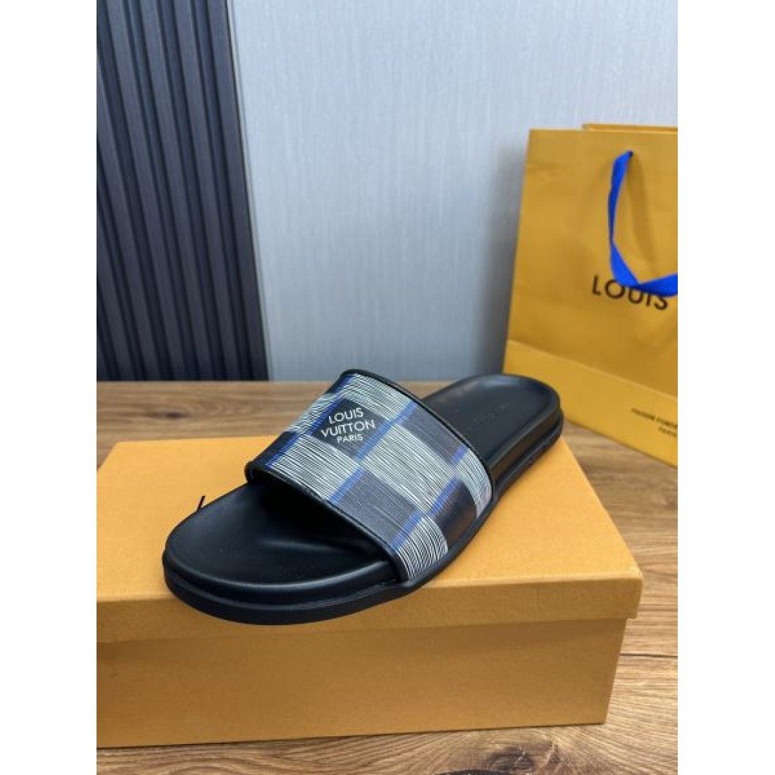 季節感と高級感 ルイヴィトン コピー サンダル LOUIS VUITTON 売れ筋モデル