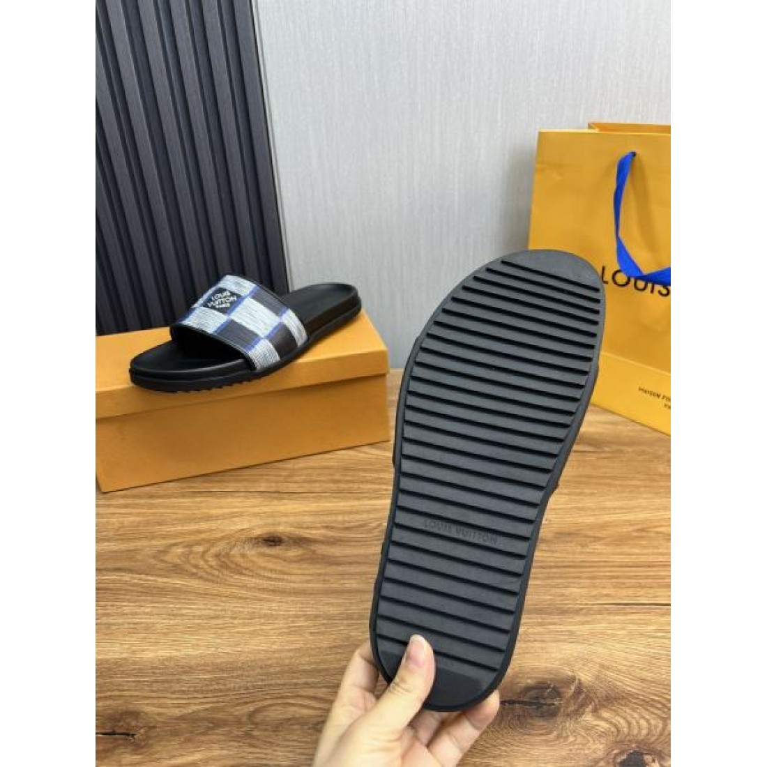 季節感と高級感 ルイヴィトン コピー サンダル LOUIS VUITTON 売れ筋モデル
