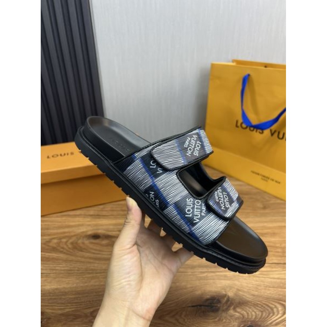 モード感 LOUIS VUITTON ルイヴィトン コピー サンダル 今注目の一足