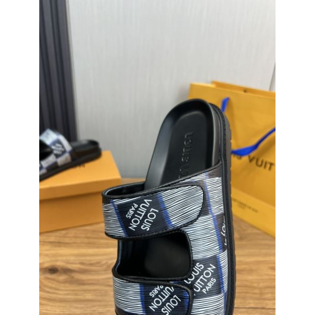 モード感 LOUIS VUITTON ルイヴィトン コピー サンダル 今注目の一足