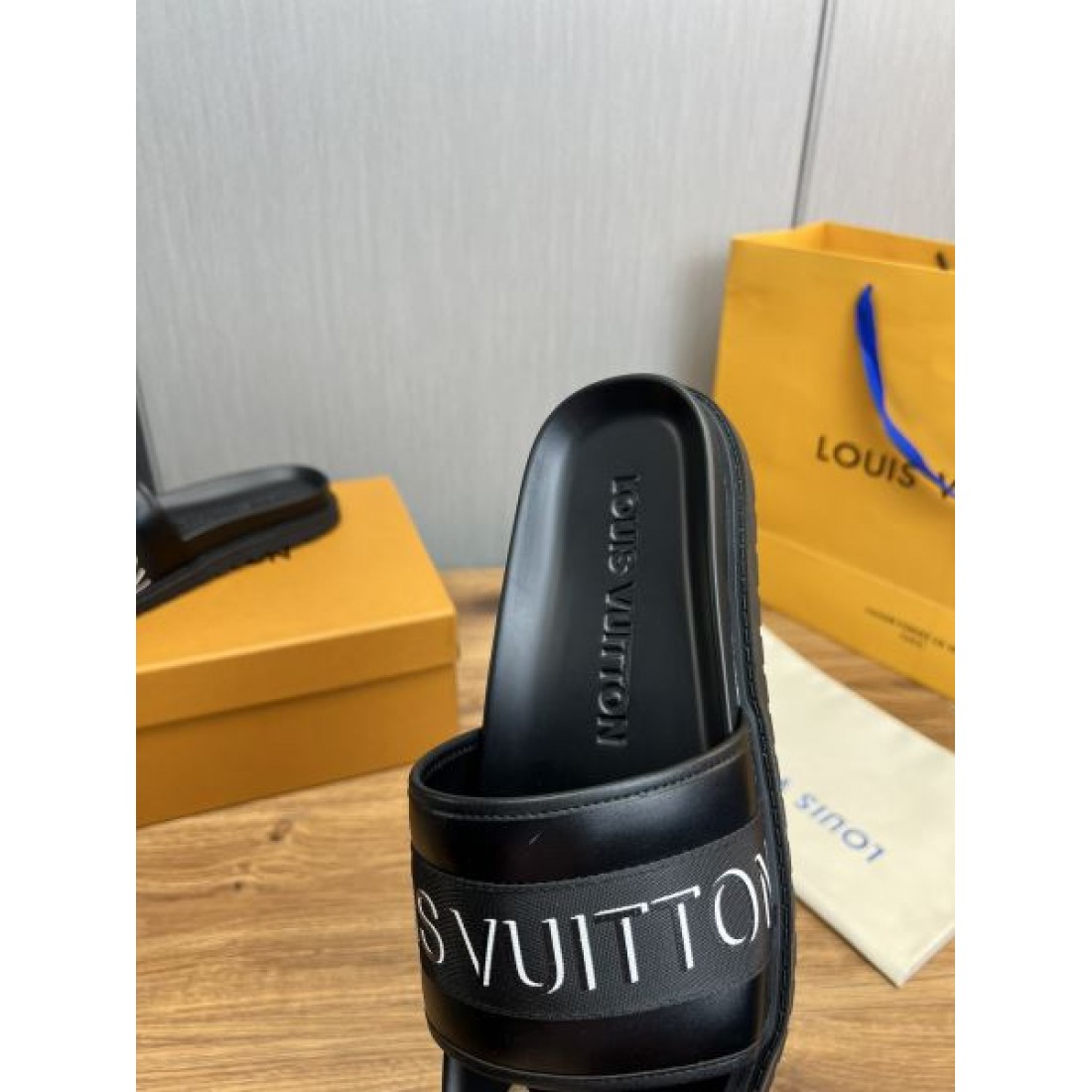 LOUIS VUITTON 夏らしく上品な ルイヴィトン コピー サンダル 人気爆発中
