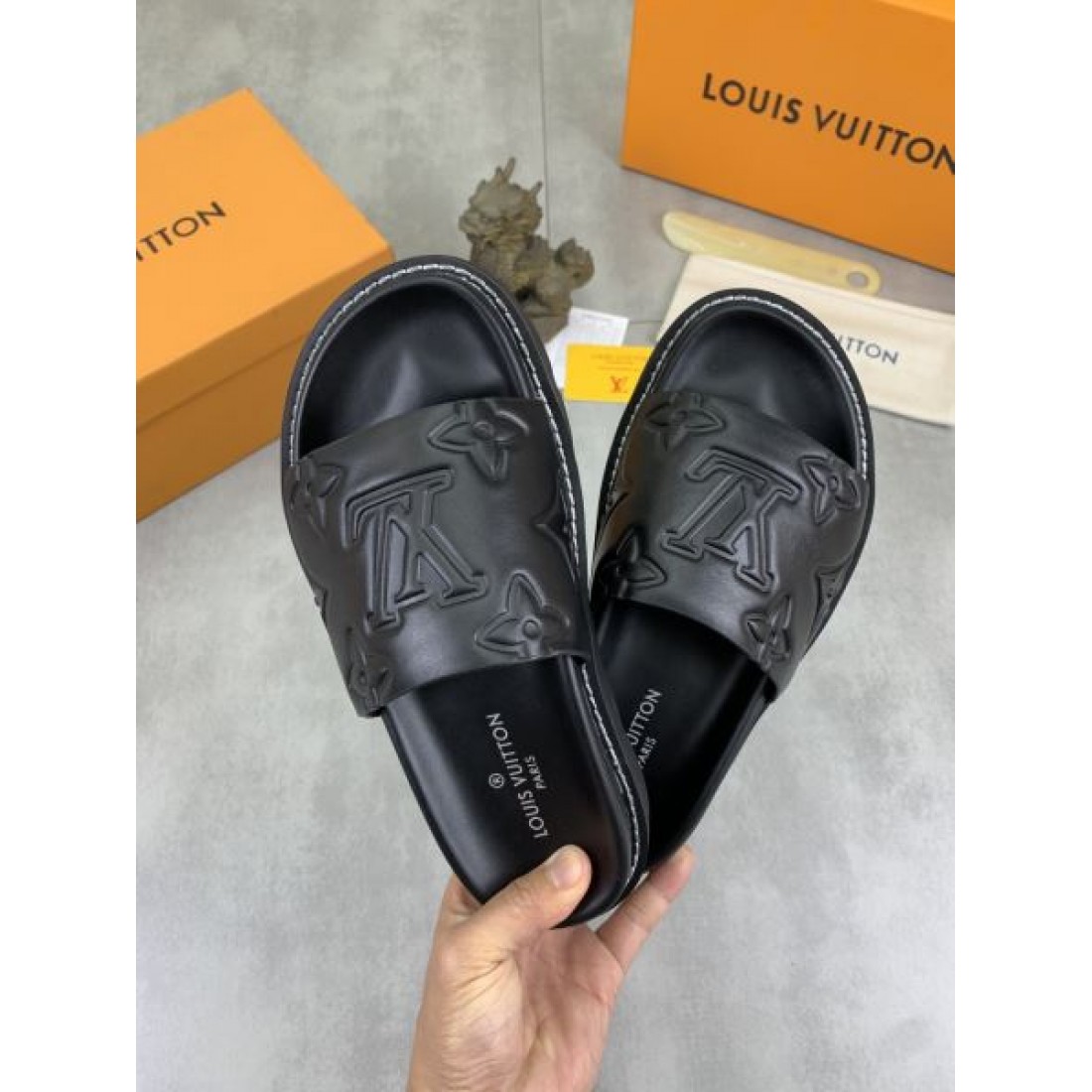 爽やかで軽快な ルイヴィトン コピー サンダル LOUIS VUITTON 絶対欲しい
