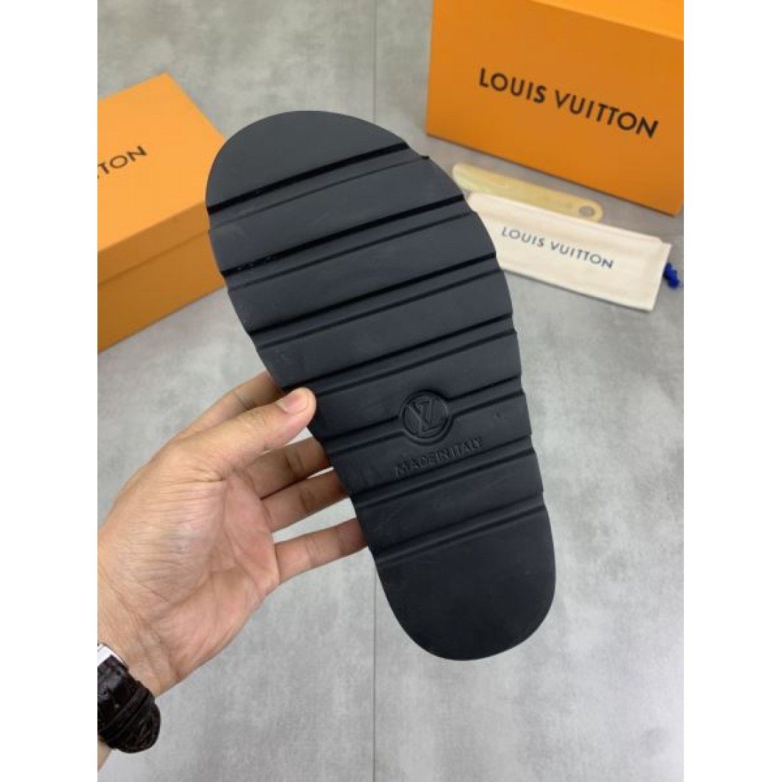スタイリッシュな LOUIS VUITTON ルイヴィトン コピー サンダル 売れ筋