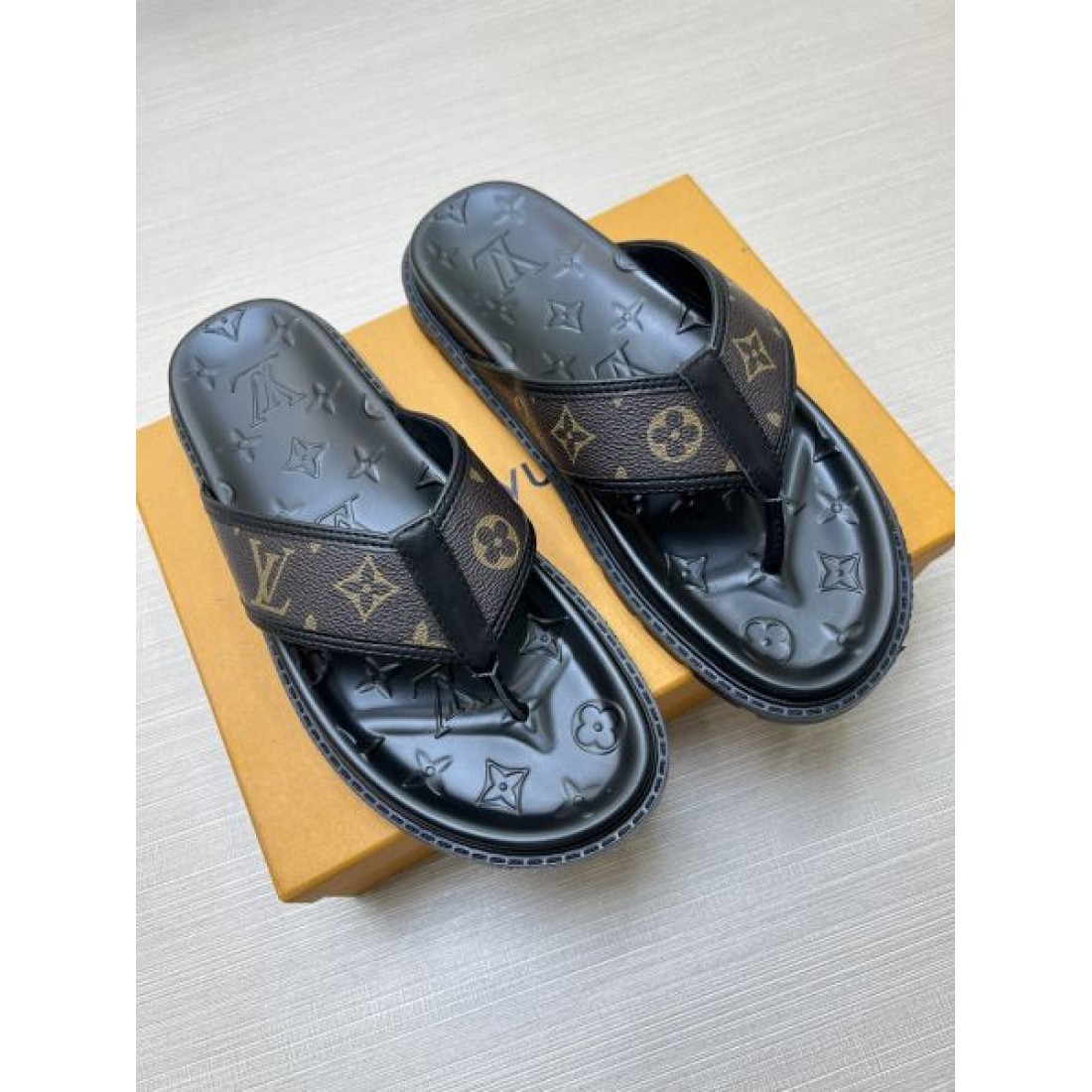 人気沸騰中！おしゃれ新品 LOUIS VUITTON ルイヴィトン コピー メンズ用 サンダル 大人可愛い