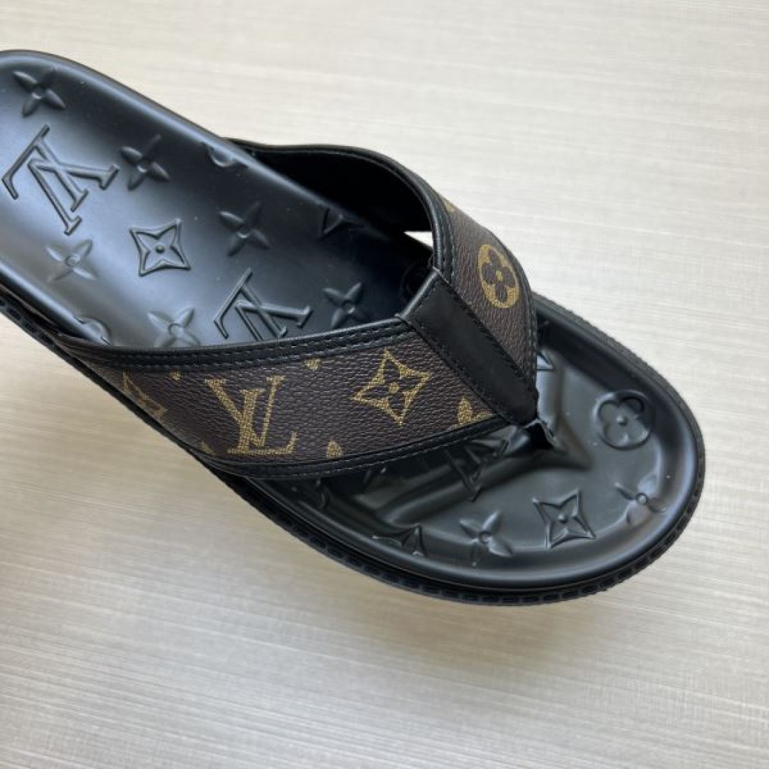 人気沸騰中！おしゃれ新品 LOUIS VUITTON ルイヴィトン コピー メンズ用 サンダル 大人可愛い
