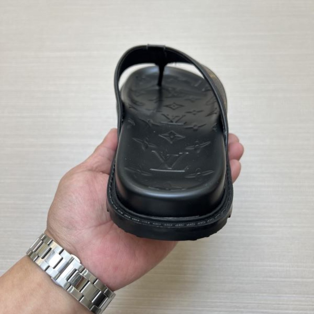 人気沸騰中！おしゃれ新品 LOUIS VUITTON ルイヴィトン コピー メンズ用 サンダル 大人可愛い