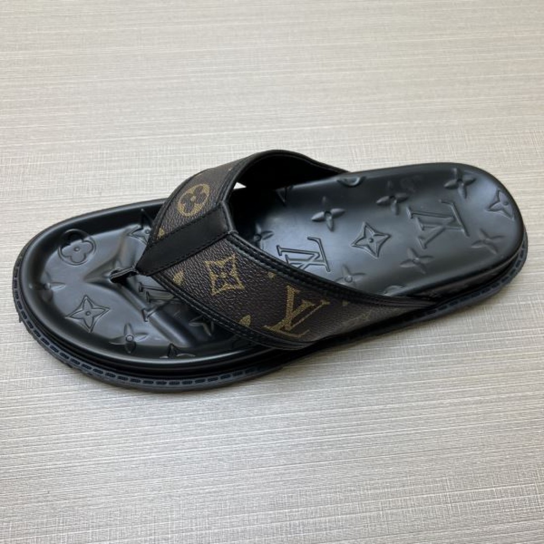 人気沸騰中！おしゃれ新品 LOUIS VUITTON ルイヴィトン コピー メンズ用 サンダル 大人可愛い