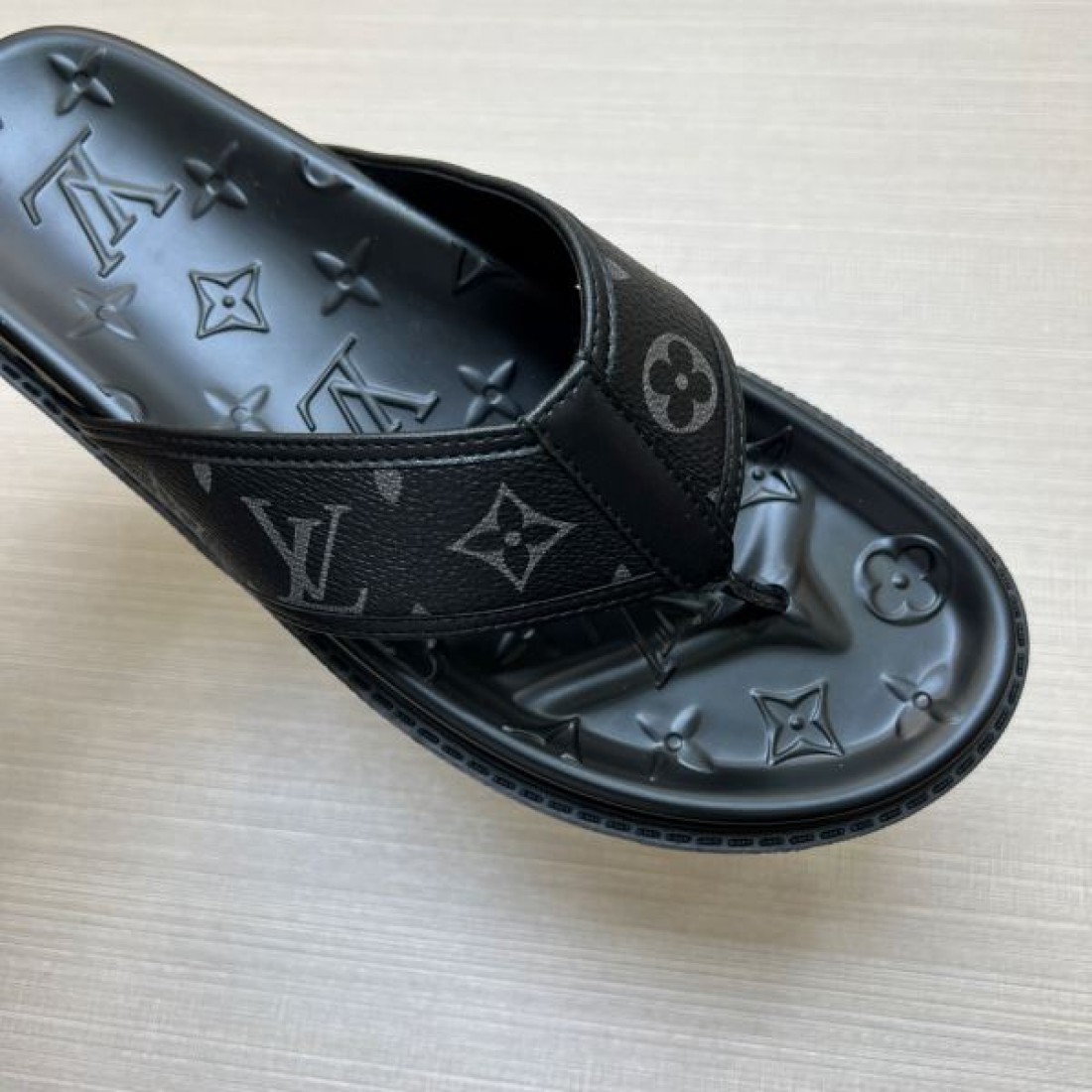 期間限定 LOUIS VUITTON ルイヴィトン コピー メンズ用 サンダル シーズンの流行にチェック