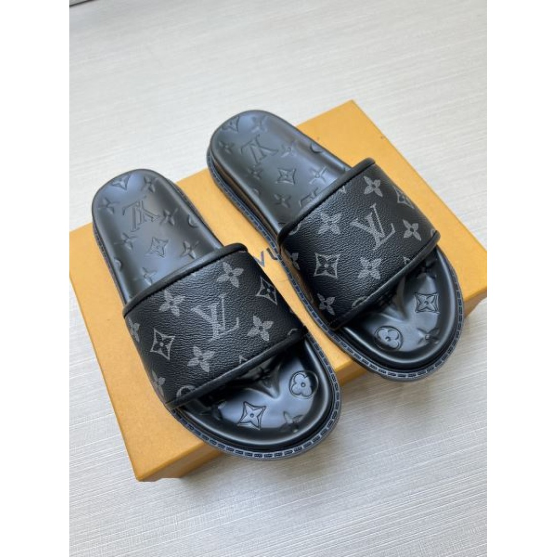 自分へのご褒美に LOUIS VUITTON ルイヴィトン コピー メンズ用 サンダル ギフトにも最適