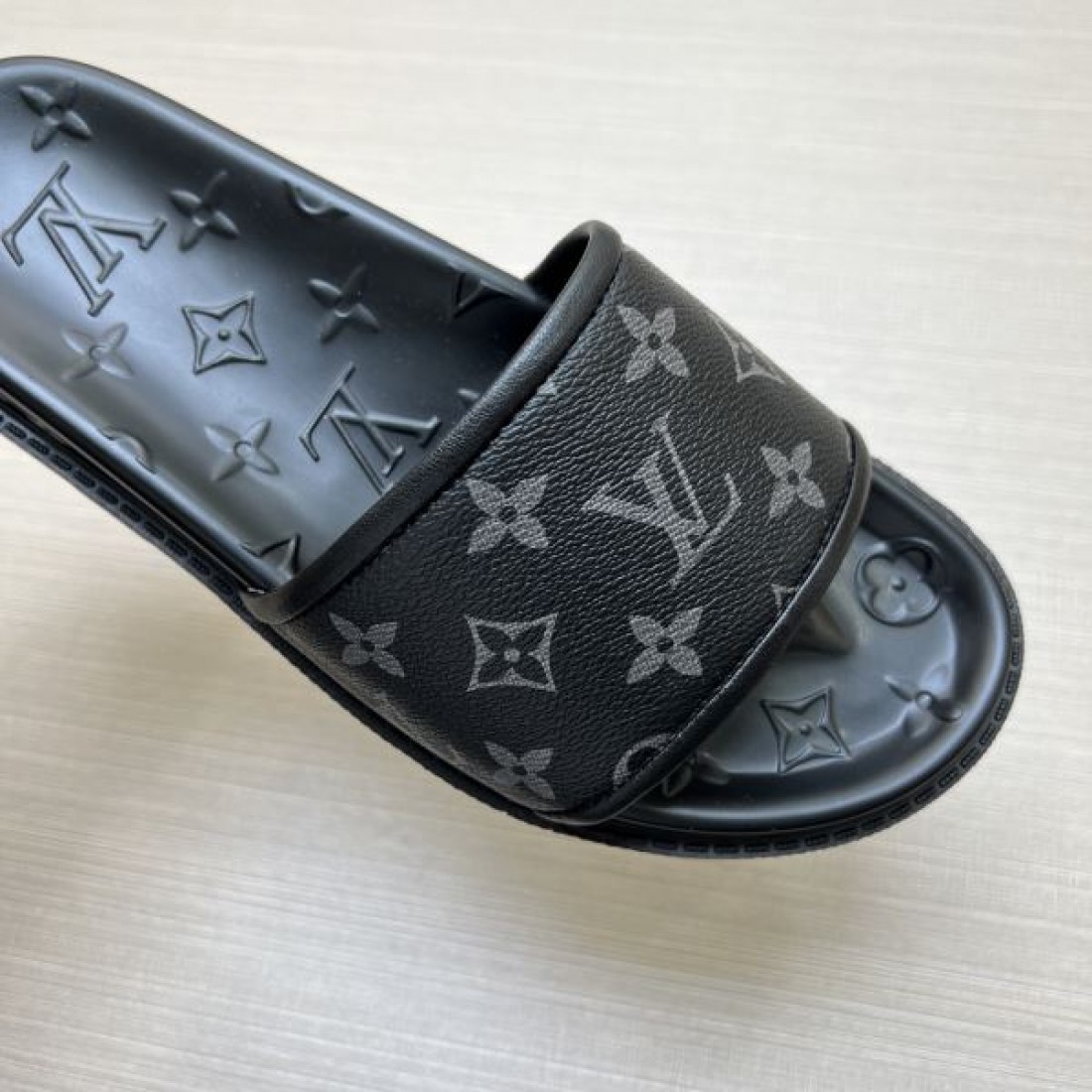 自分へのご褒美に LOUIS VUITTON ルイヴィトン コピー メンズ用 サンダル ギフトにも最適