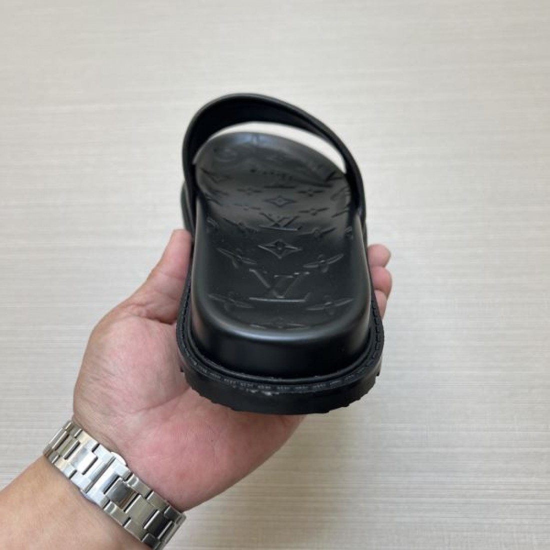 自分へのご褒美に LOUIS VUITTON ルイヴィトン コピー メンズ用 サンダル ギフトにも最適