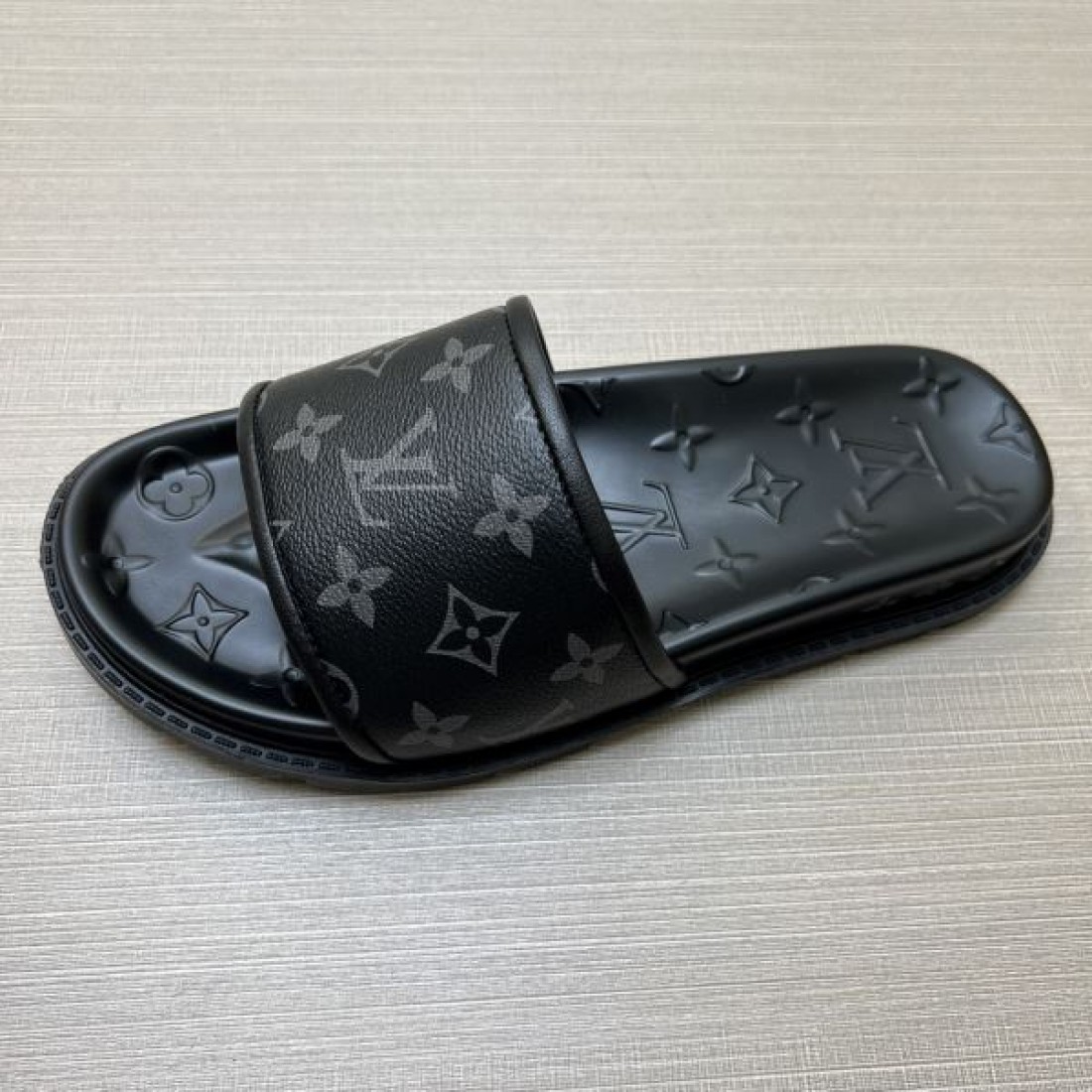 自分へのご褒美に LOUIS VUITTON ルイヴィトン コピー メンズ用 サンダル ギフトにも最適