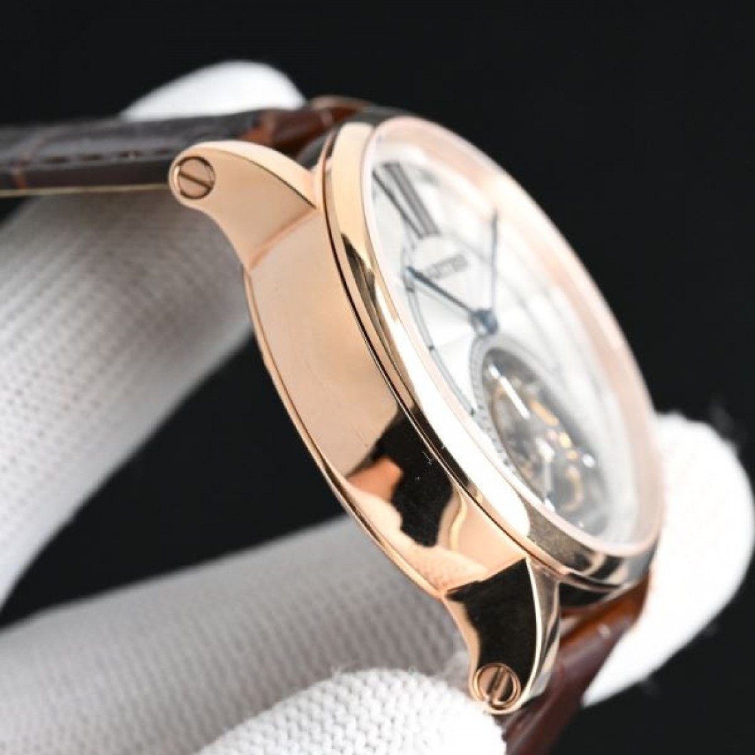 気品と存在感が同居する カルティエ コピー ウォッチ CARTIER 洗練されたで話題
