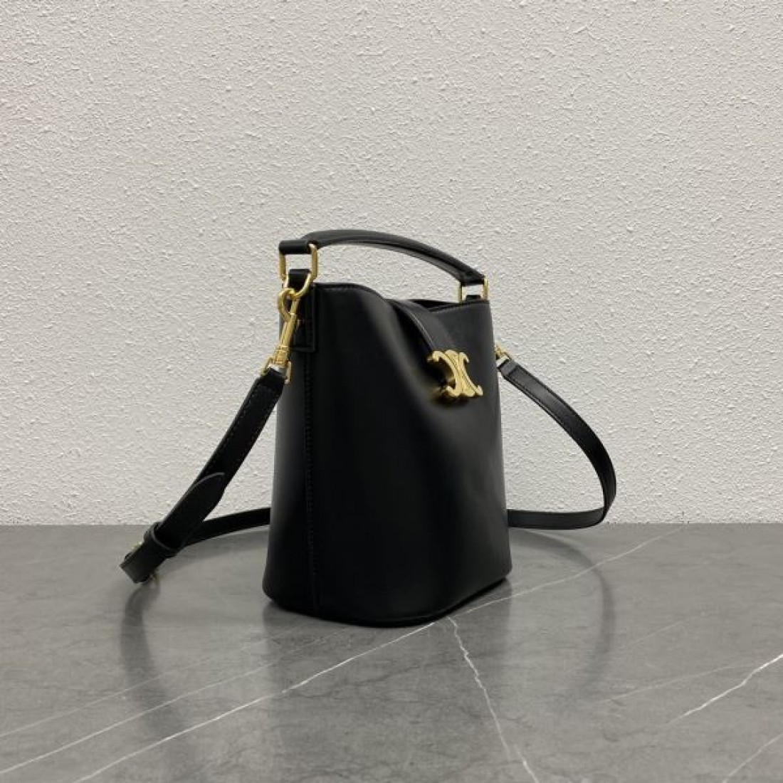 CELINE スーパーコピー トートバッグ ロゴ ファッションの最先端 セリーヌ