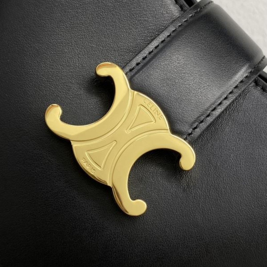 CELINE スーパーコピー トートバッグ ロゴ ファッションの最先端 セリーヌ