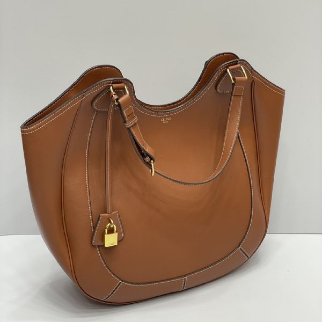 CELINE スーパーコピー トートバッグ ロゴ おしゃれ上級者を目指す セリーヌ