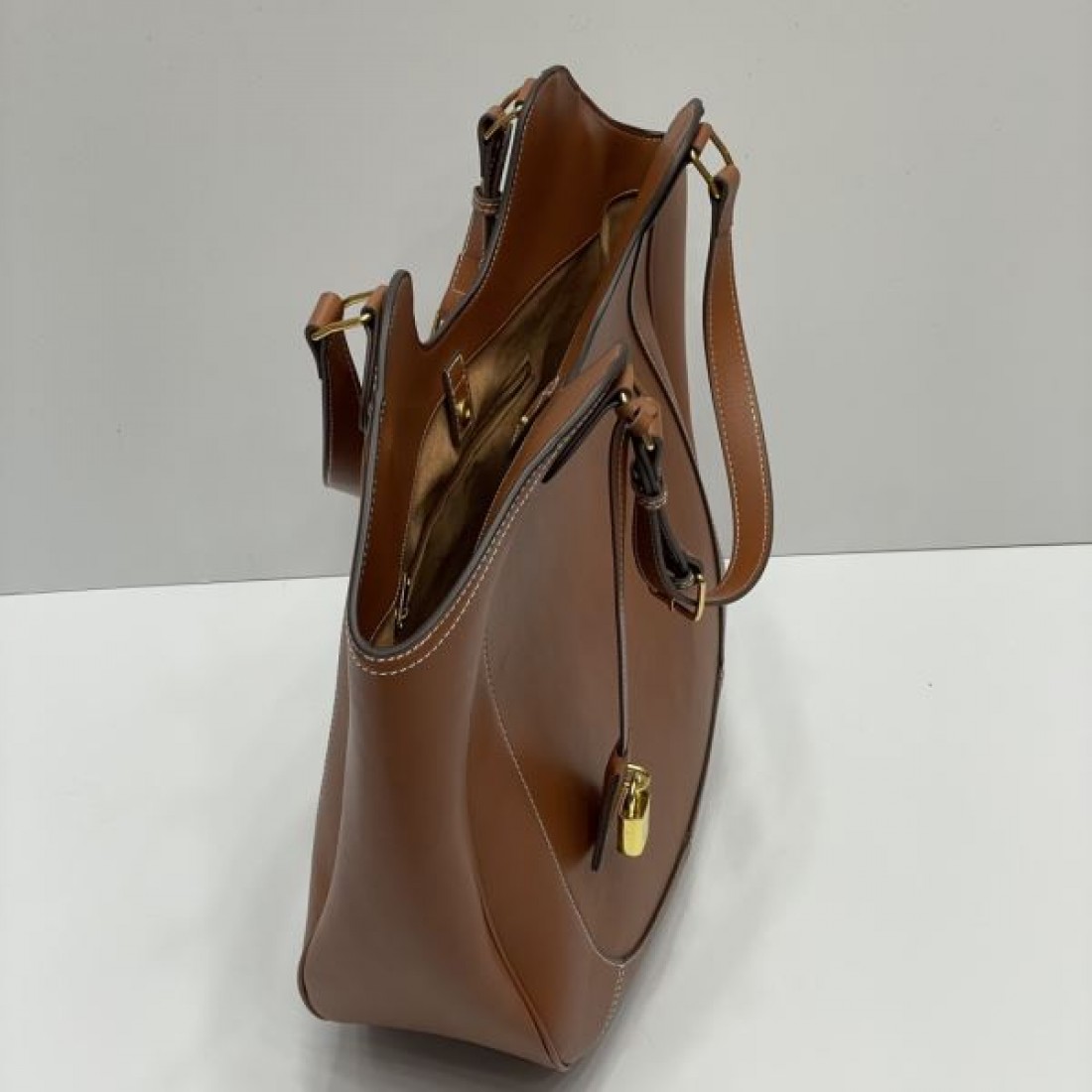 CELINE スーパーコピー トートバッグ ロゴ おしゃれ上級者を目指す セリーヌ