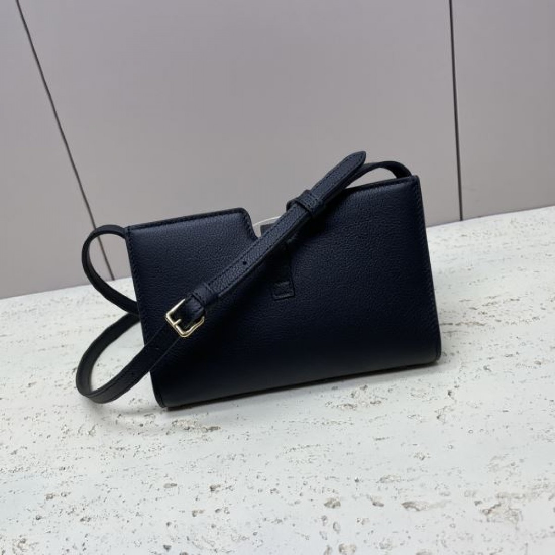 個性派アイテム CELINE コピー ショルダーバッグ 今年も大活躍間違いなし