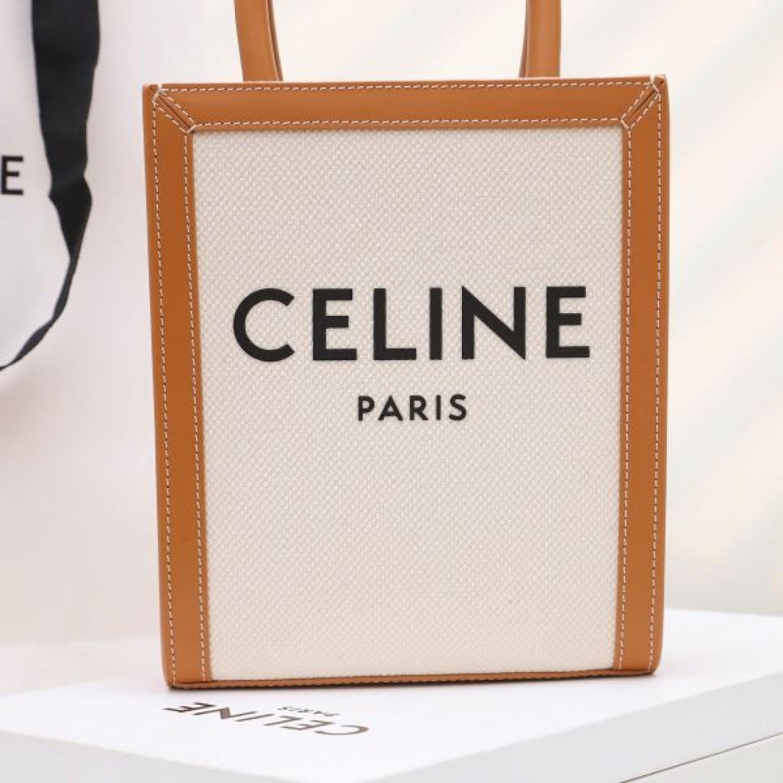  大人の落ち着きを感じさせる CELINE セリーヌ コピー トートバッグ