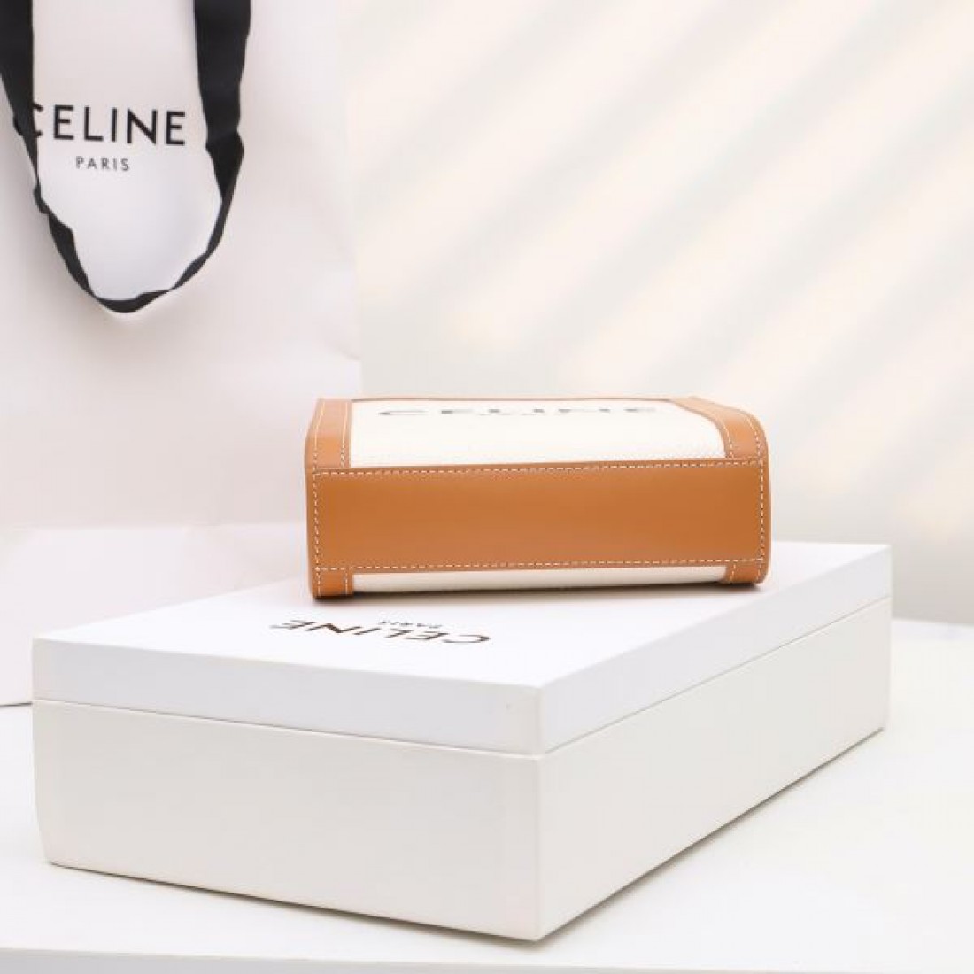  大人の落ち着きを感じさせる CELINE セリーヌ コピー トートバッグ