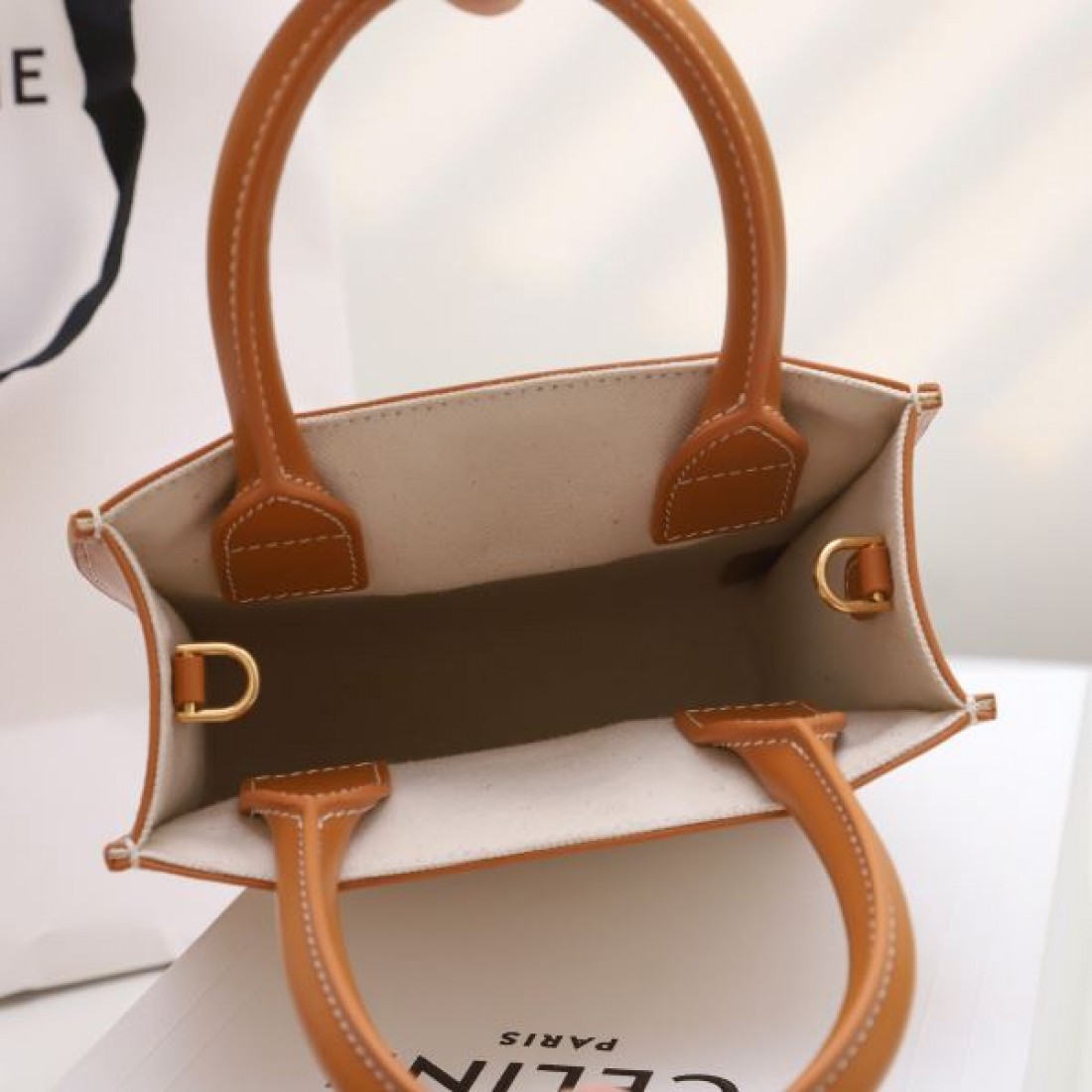  大人の落ち着きを感じさせる CELINE セリーヌ コピー トートバッグ