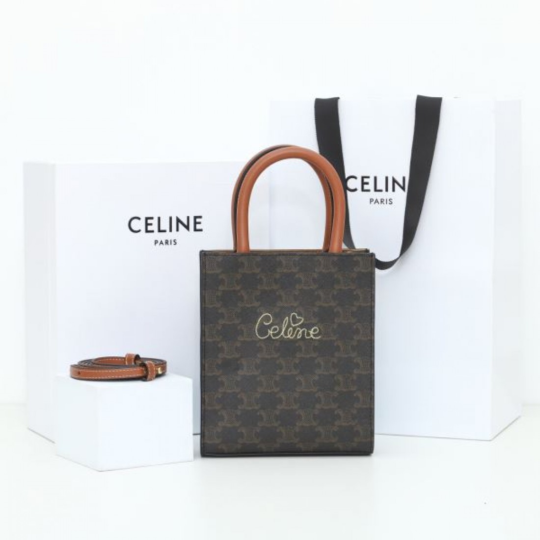 CELINE セリーヌ コピー トートバッグ シンプルで魅力的な存在感