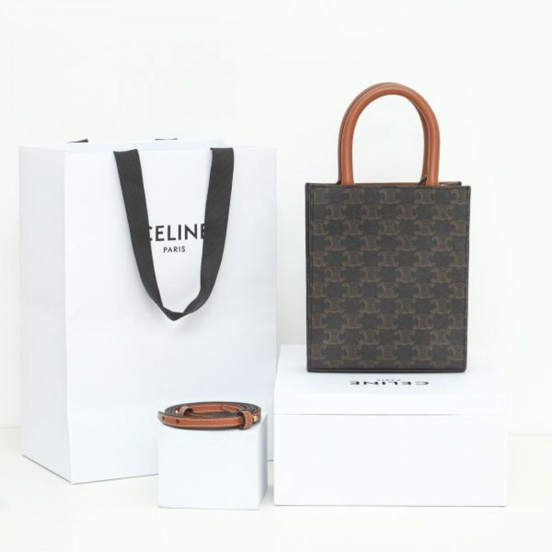 デザイン性抜群 CELINE セリーヌ コピー トートバッグ 美シルエット実現